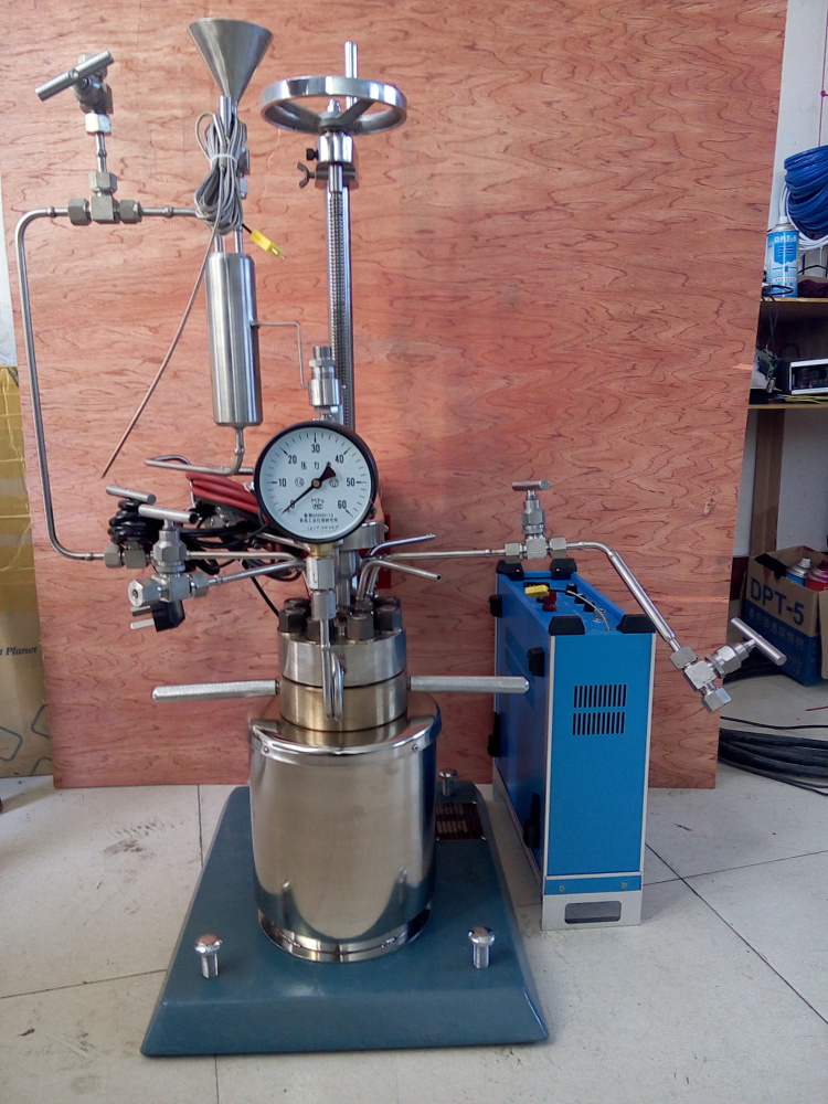 KCF系列-釜蓋升降，帶在線加料、在線取樣